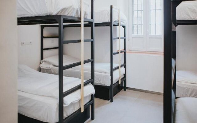 OptionBe Hostel