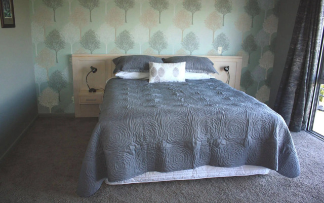 Redvale Ridge B&B