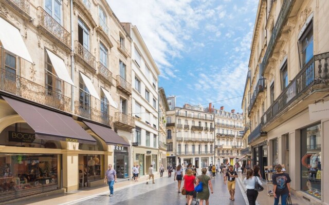 Large 1 Bedroom Apartment "rue de la Loge"!