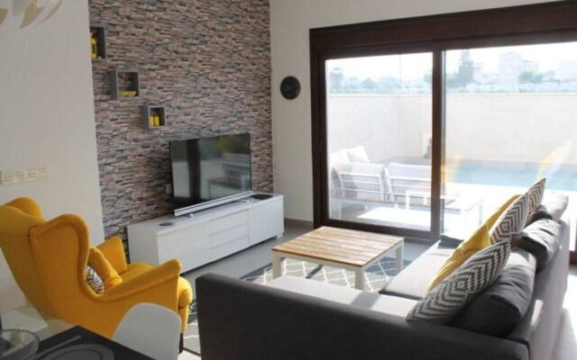 Luxurious Villa sleeps 6 with Private Pool LM1