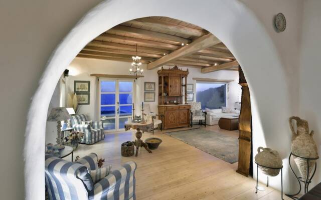 Immaculate 5-bed Villa in Klouvas - Villa Alkmini
