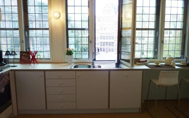 Antwerp old town triplex apartment