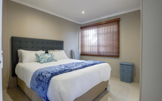 Lovely 2 Bedroom Oceanfront Apartment with Sea Views