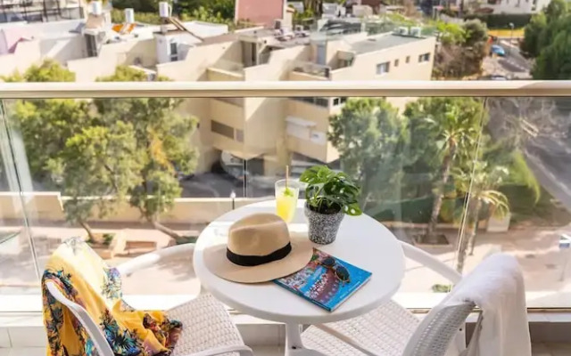 Top Tier Apartment with Swimming Pool