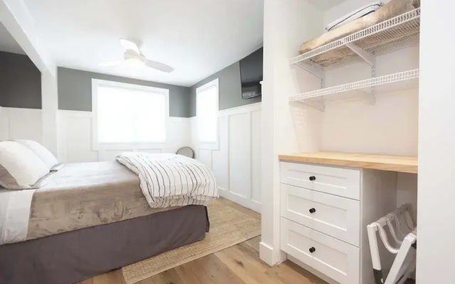 Heaven on Earth! 2 BDR Fontana Flat, Walk to Lake