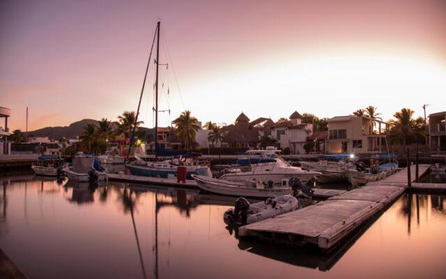 Cabo Blanco Hotel & Marina