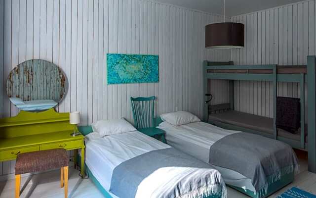 Saarj¿e puhkemaja tuba koos hommikus¿¿giga