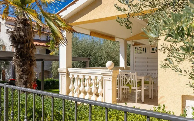 Premium Apartment With Patio