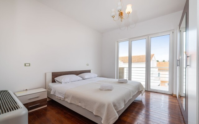 Cozy House Near Beach App 6