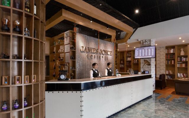 James Joyce Coffetel San Yuan Li Station