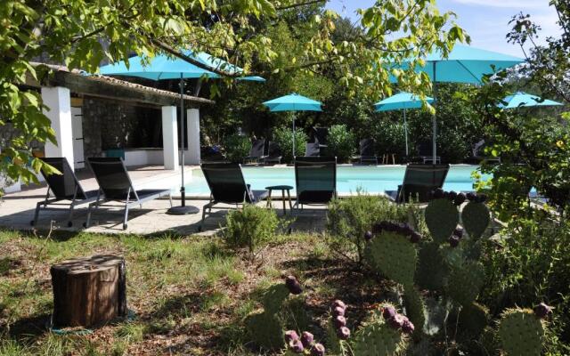 Un Je Ne Sais Quoi De Paradis