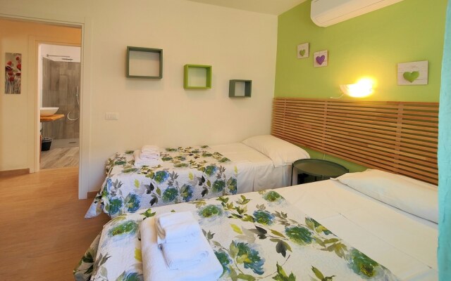 Sea view and ground floor Apartments le Dune