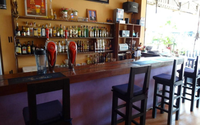 KONG Bar & Guesthouse