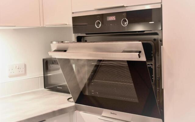 Exec 2Bed 2Bath Serviced Apartment Balcony Parking
