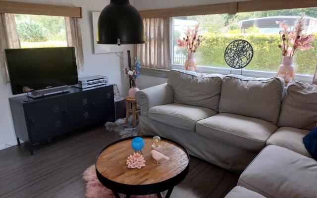Chalet Drenthe Spier op camping De Moraine