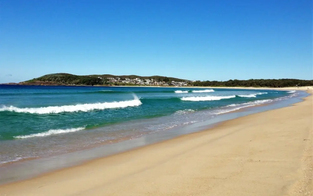 Seafaring at Fingal Bay