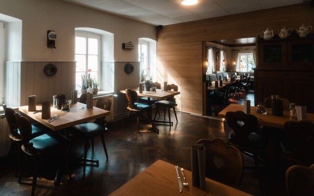 Landhotel & Weingasthof Schwarzer Adler