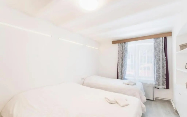 Beautiful 2BR House w/AC 400meters Taksim Square