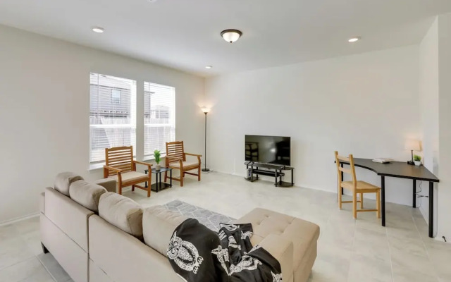 Manor Vacation Rental w/ Yard: 17 Mi to Austin!