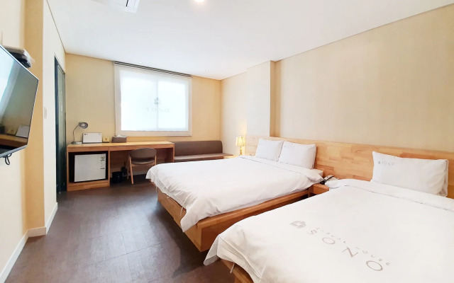 Casual House SONO Guest House - Hostel