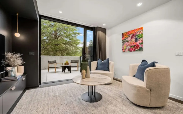 Braddon Studio With Parking & BBQ