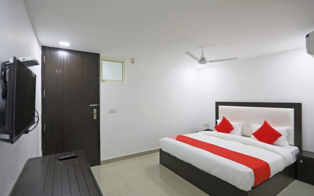 Gour White House by OYO Rooms