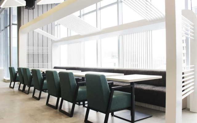 YELLO Hotel Harmoni Jakarta