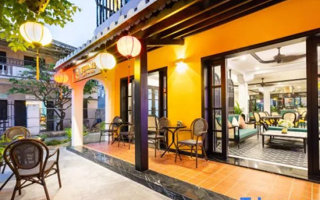 Yzistel Hoi An