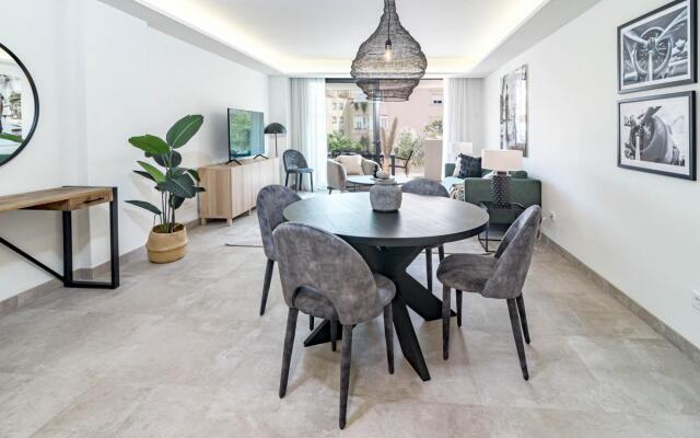 INF32L- Modern city apartment, families only