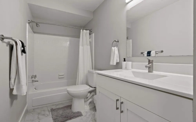 Modern 2BR 2BA Apartment With Pleasant Views