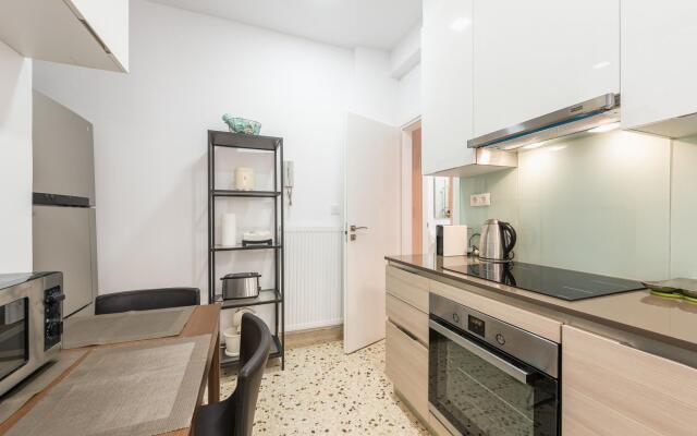 Fresh and Clean apt for 6 in Koukaki