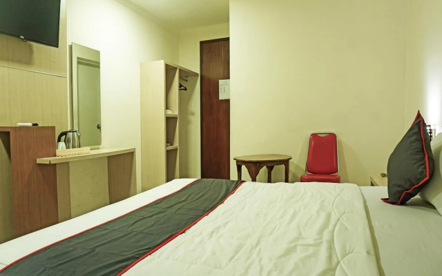 SUPER OYO Collection O 91409 Hotel Fiducia Otista 153 - 157