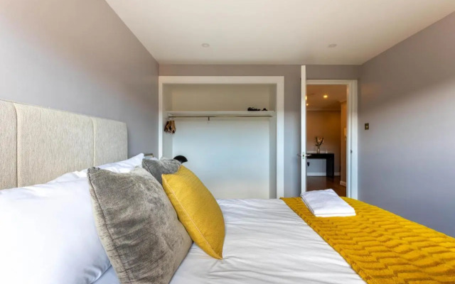 Stunning 1 Bed Merchant City Apartment with Parking