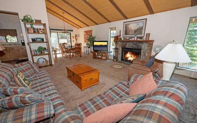 3407 Pine Hill 2 Bedroom Home by RedAwning