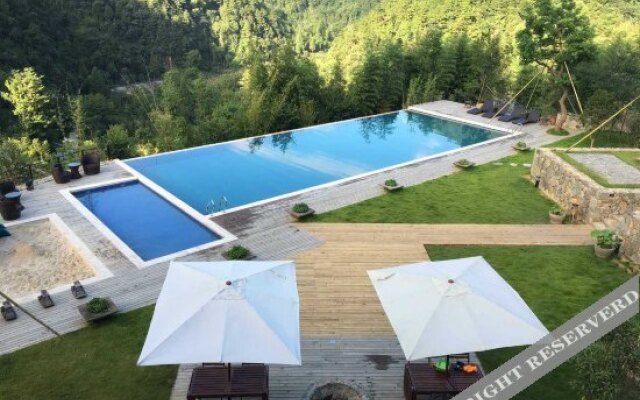 One Mountain Nine Houses