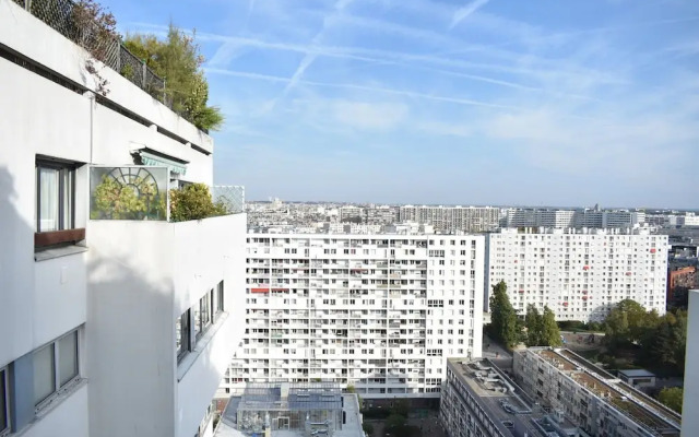 Top Floor 1 Bedroom Apartment Near Gare de Lyon