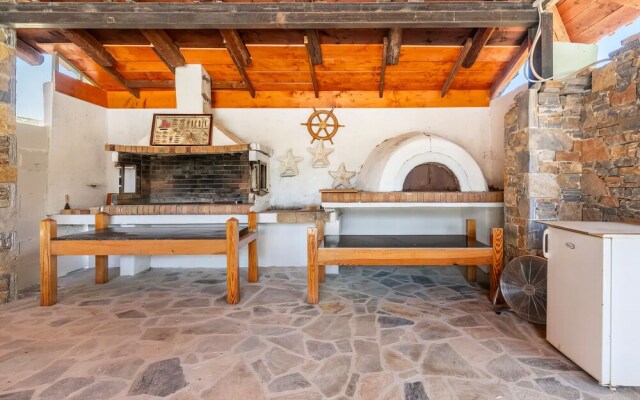 Estate Villa OINOI with Pool