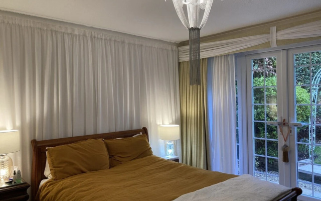 Stunning 2 Bed Bungalow in Liverpool Leafy Suburb