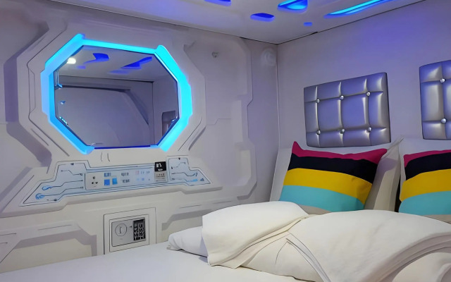 Galaxy Pods at Chinatown