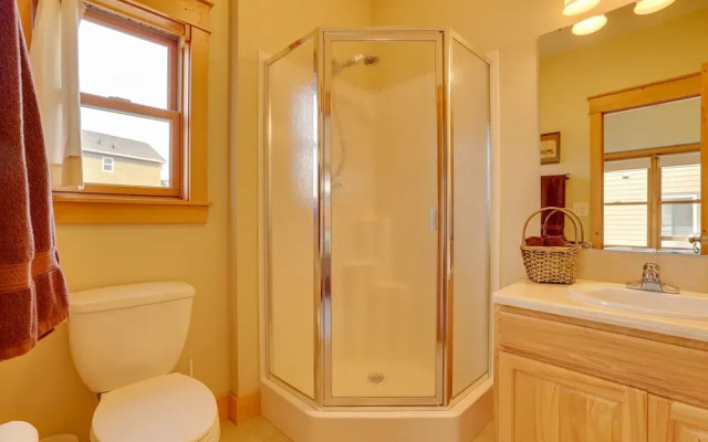 Granby Riverfront Cabin w/ Deck & Mountain View!