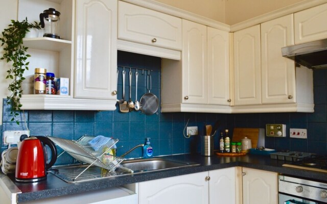 Sophisticated and Bright One Bed in Leith