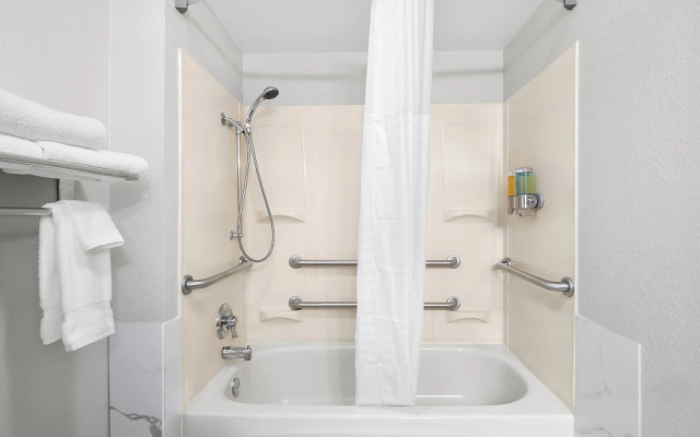 Days Inn by Wyndham Hillsdale