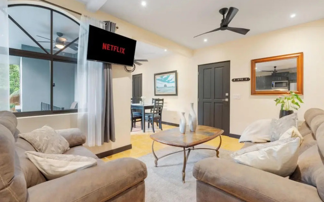 Suite 3 - Jaguar Beach & Pool 2 BR Condo