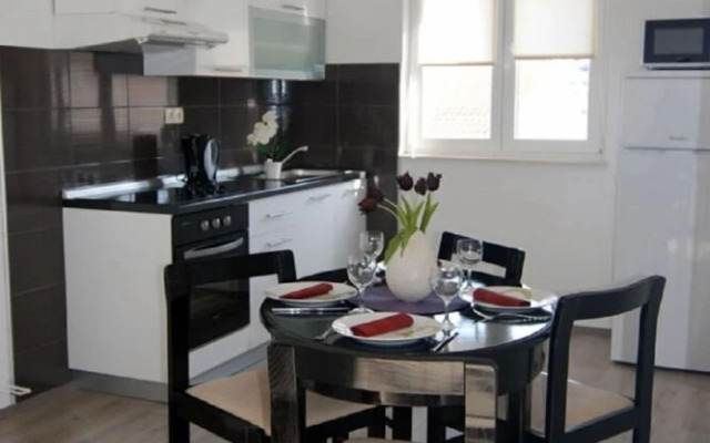 Central - 40m From the Beach - A3
