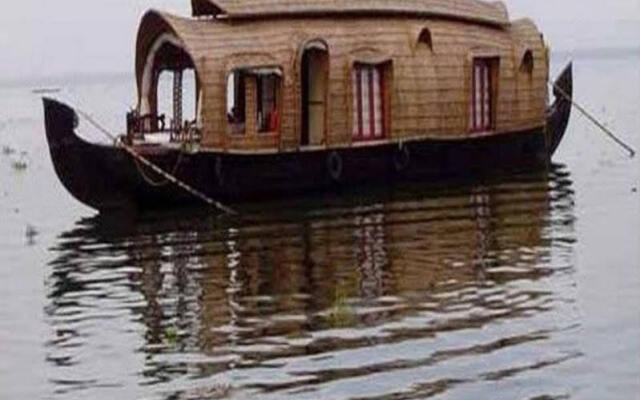 Lakeview Houseboat