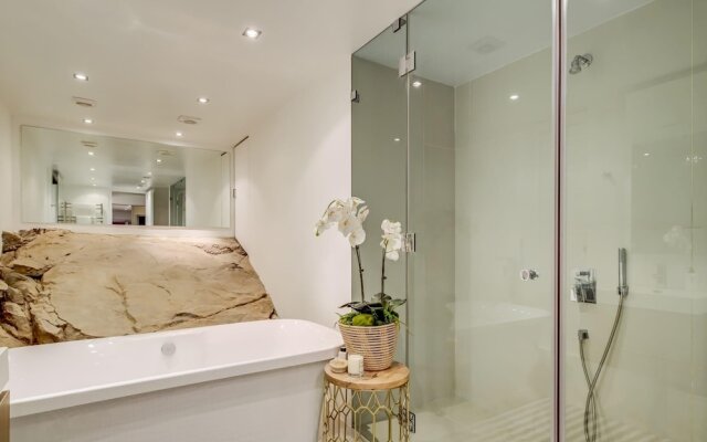 Beautifully Designed Villa w Sweeping Views Belle View