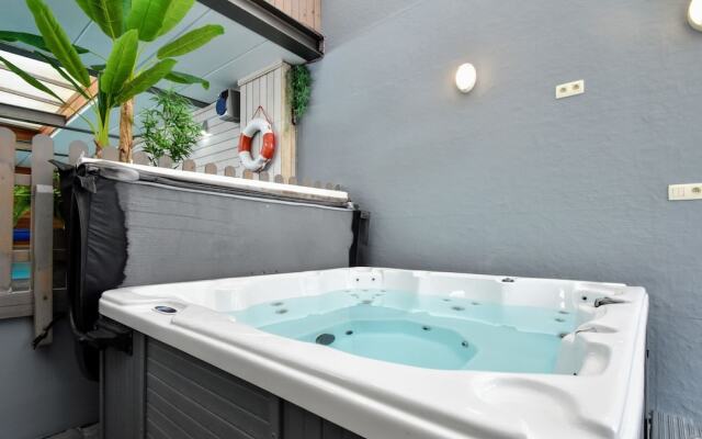 Luxury Pool Villa in Goesnes