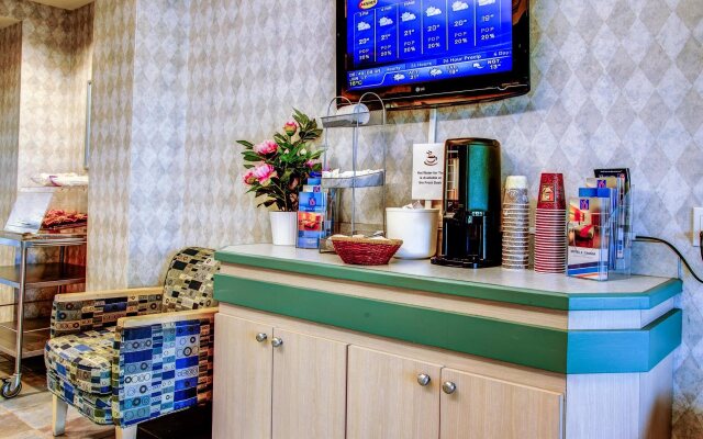 Motel 6 Huntsville, ON