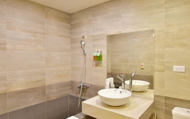 Ruocing Hot Spring Hotel
