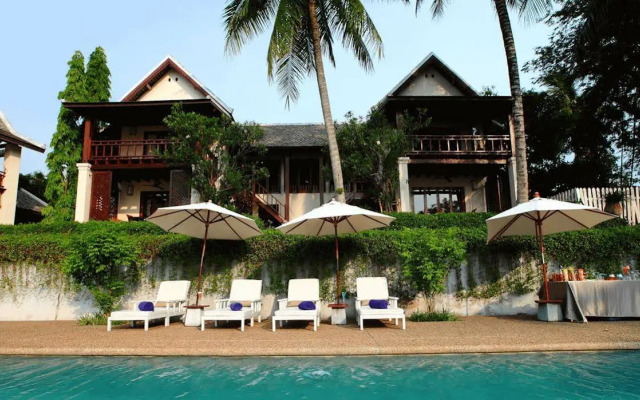 Sunset Villa by Burasari